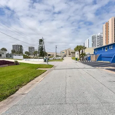 Modern King Suite Steps To Daytona Beach